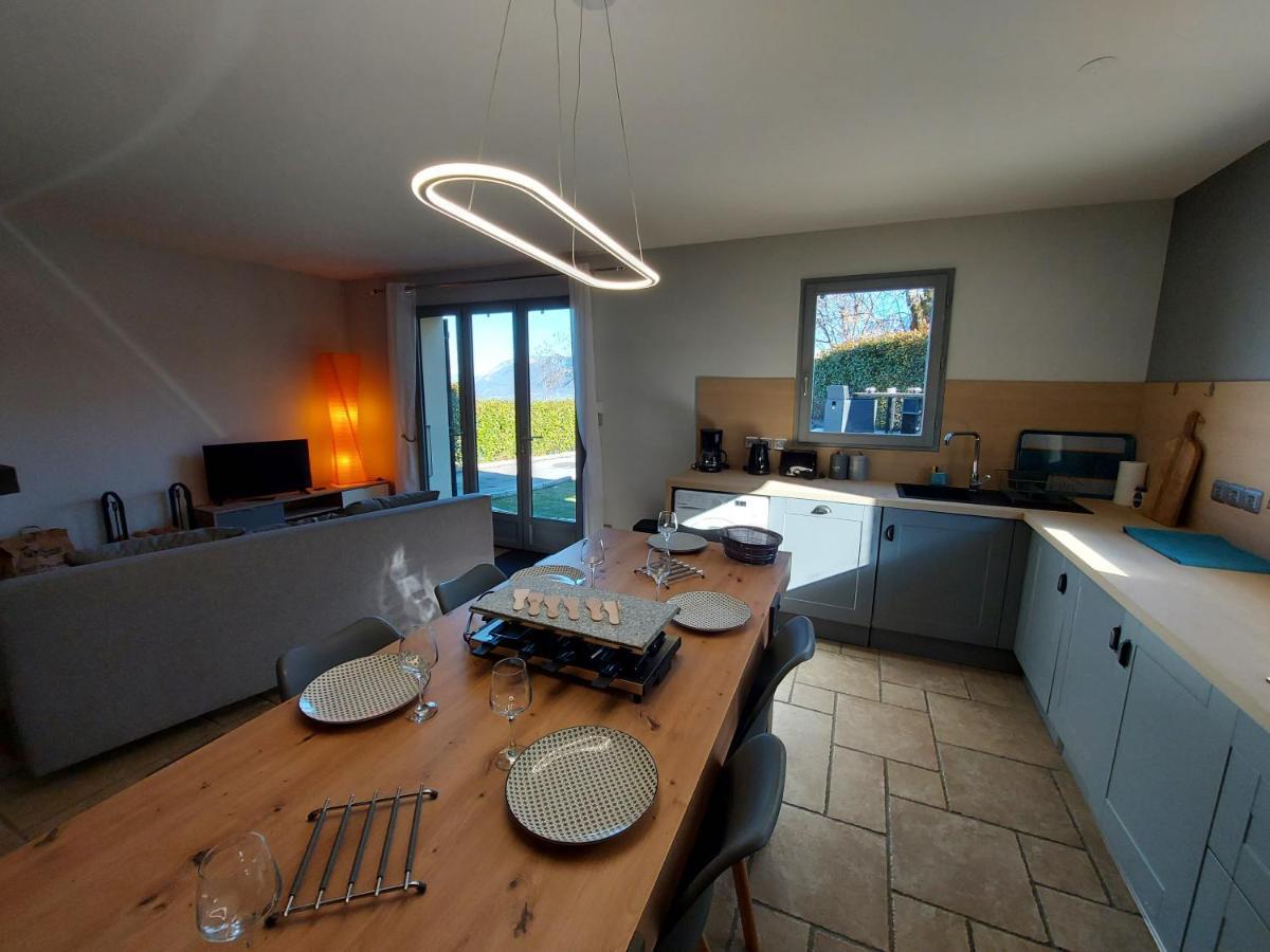 Entre lac et montagne, chaleureuse maison 3 pièces avec très belle vue lac d'Annecy. Terrasse, jardin, parking, cheminée, barbecue …. Saint-Jorioz Exterior foto