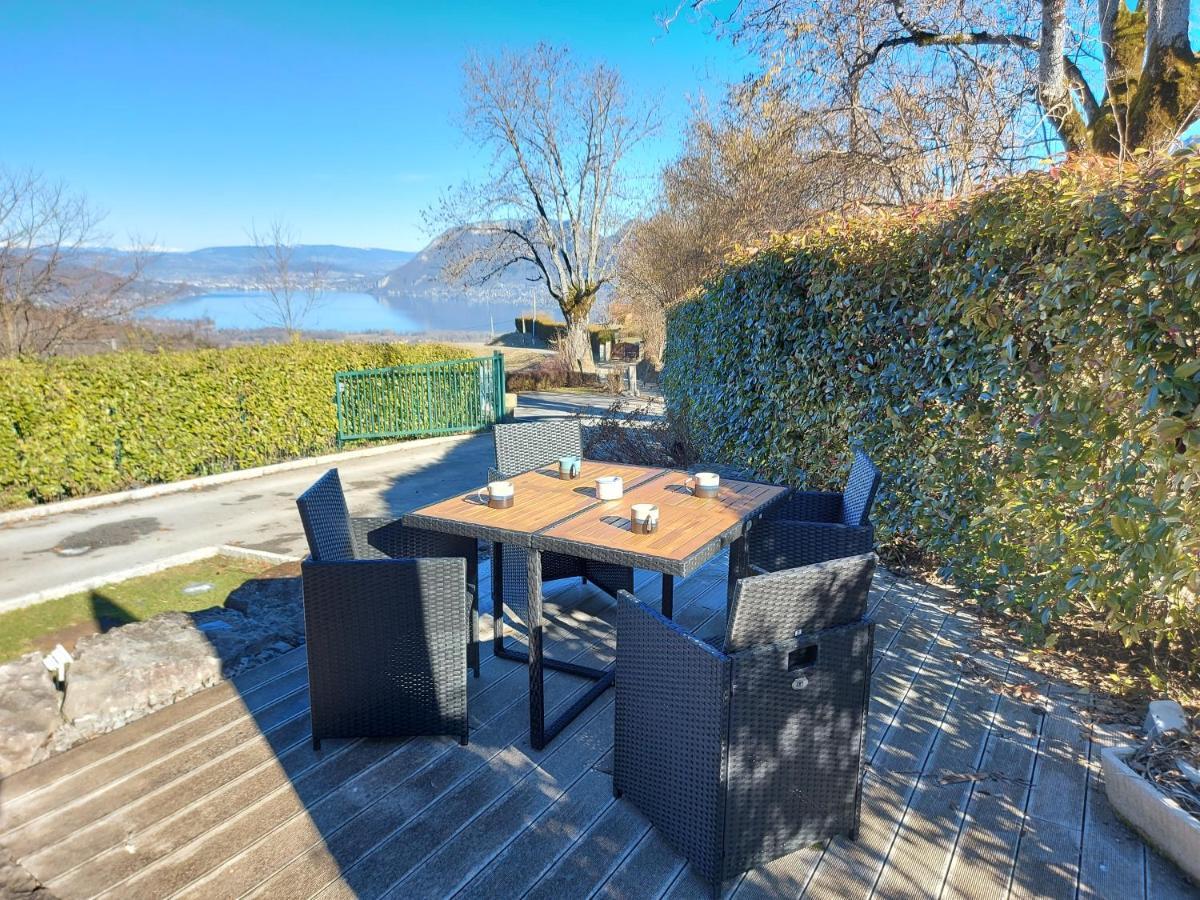 Entre lac et montagne, chaleureuse maison 3 pièces avec très belle vue lac d'Annecy. Terrasse, jardin, parking, cheminée, barbecue …. Saint-Jorioz Exterior foto
